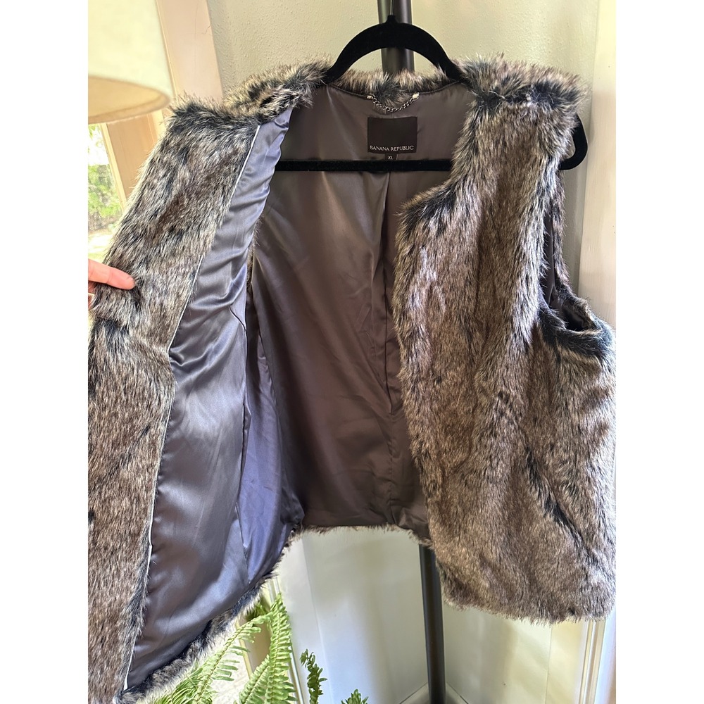 Banana Republic Womens Faux Fur Vest XL Gray Brown Open Front Chain Detail - Picture 4 of 9